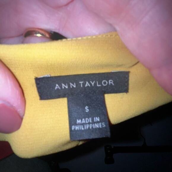 Ann Taylor golden v-neck belted blouse small - Picture 5 of 7